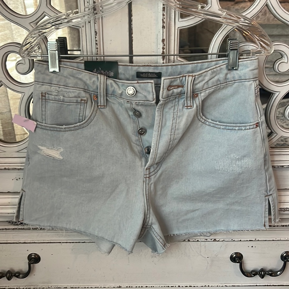 Wild fable Size 4 cutoff short